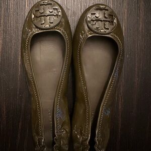 Tory Burch Women's Minnie Travel Ballet Shoes Patent Leather Moss 6
